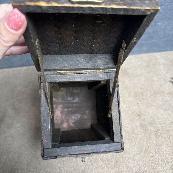 Vintage Wooden Storage Box with Woven Bamboo Panels and Hinged Lid With Latch - Picture 7 of 13
